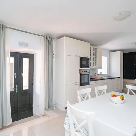 Majkovi 度假居 斯拉诺