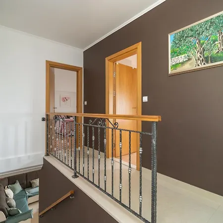 Majkovi 度假居 斯拉诺