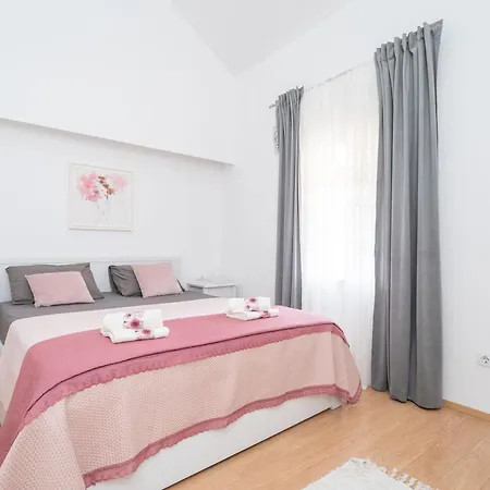 Majkovi Holiday home Slano