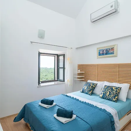 度假居 Majkovi 斯拉诺