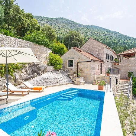 度假居 Majkovi 斯拉诺