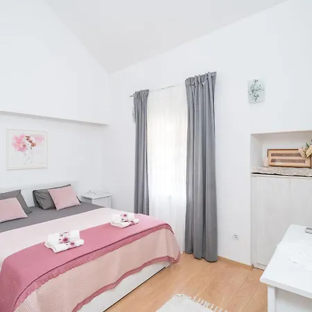 Holiday home Majkovi