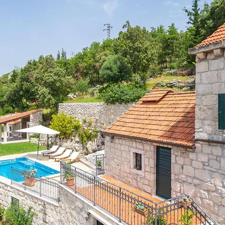 Majkovi Holiday home *